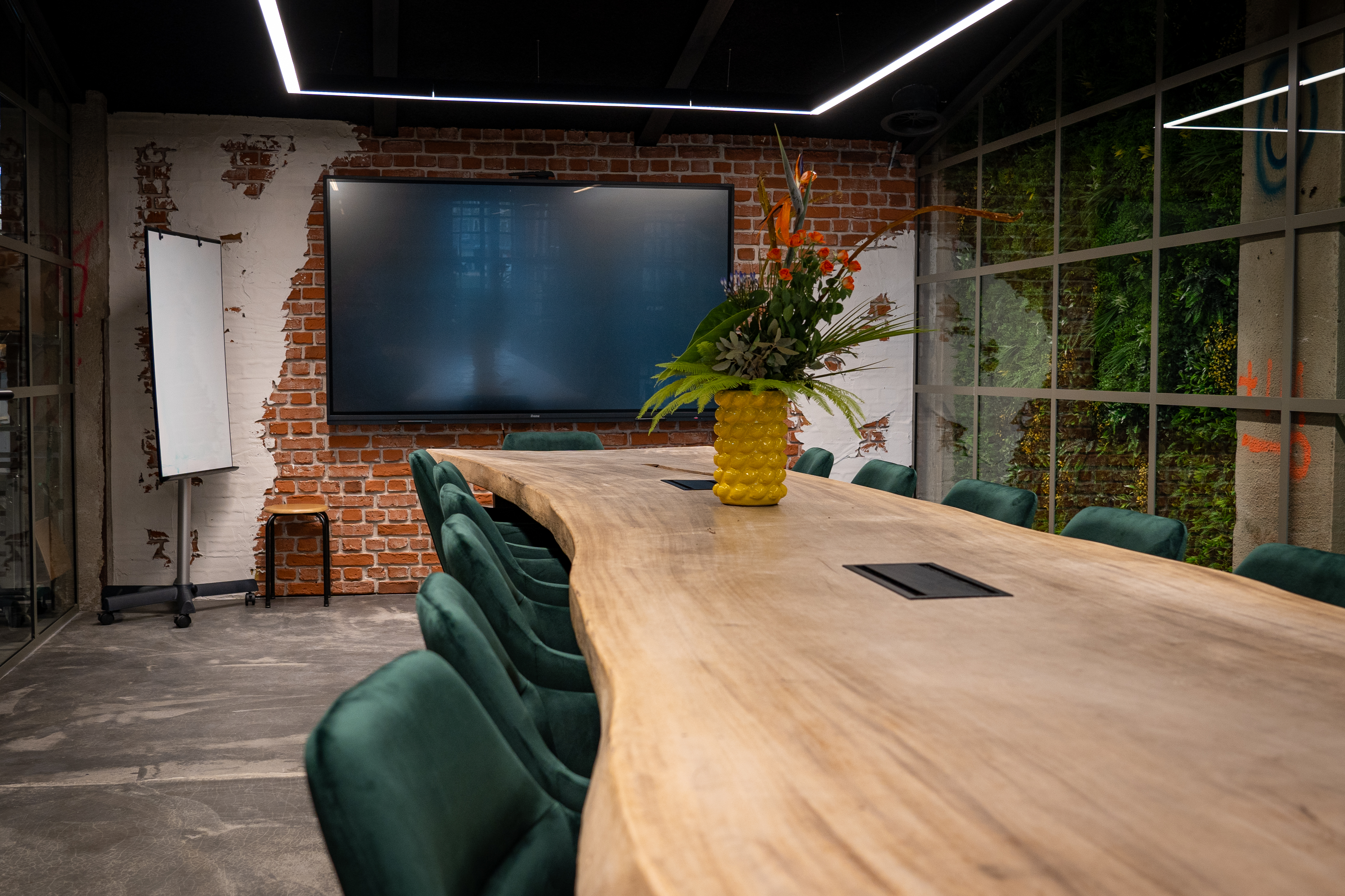 Verse lunch geserveerd tijdens zakelijke meeting